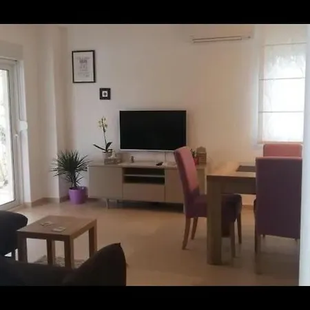 Charmante Huette Mit Grill Und Garten By Interhome Appartement Turanj
