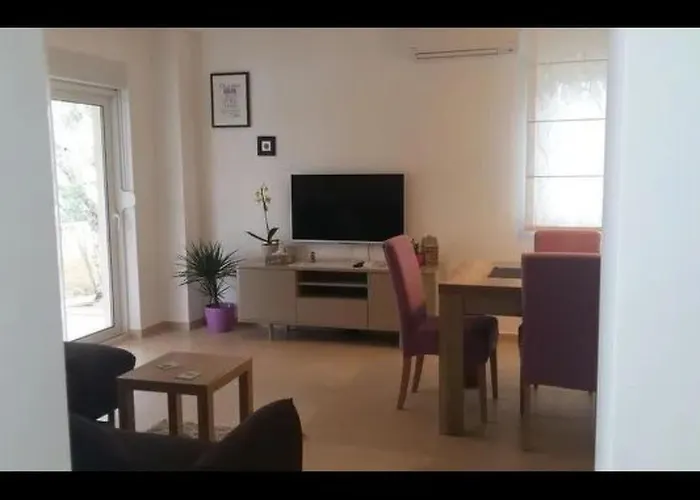 Charmante Huette Mit Grill Und Garten By Interhome Appartement Turanj